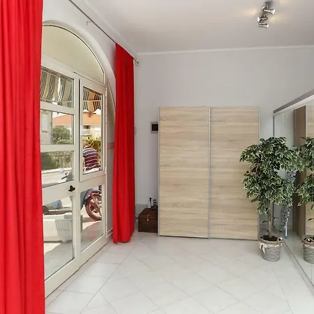 Apartment By The Way *