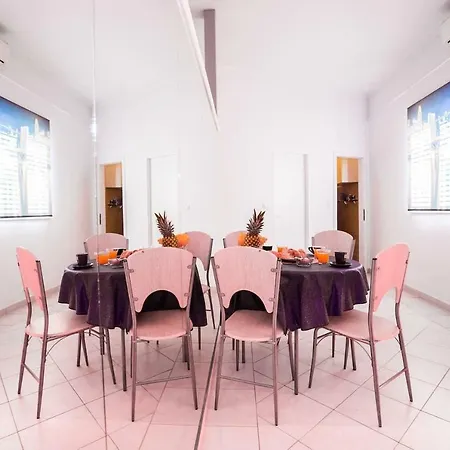 Apartment By The Way *